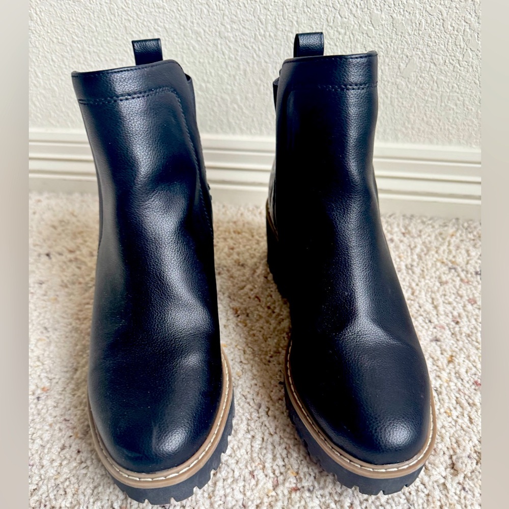 Dolce Vita Women’s Round Toe Boot- Rielle
